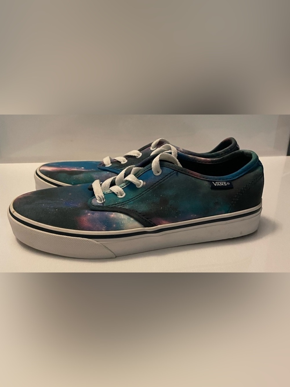 New Vans cosmic Blue and Black Sneakers Classic Low-Top Design sz5